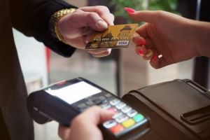 Sibian arestat după ce a furat un card – Și-a cumpărat haine şi materiale de construcţii