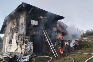 O locuinţă a fost afectată de un incendiu în localitatea Cozăneşti