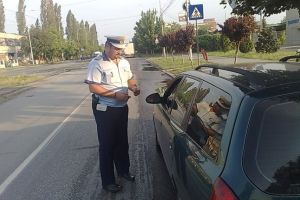 Bărbat prins de poliţişti la volan, deşi avea permisul de conducere suspendat