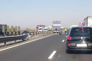 ACCIDENT pe A1 Sibiu-Sebeş: Șoferul unui TIR a intrat în parapetele median. Trafic îngreunat