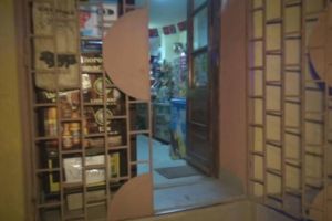 Tâlhărie într-un magazin din municipiul Satu Mare. Una dintre angajate, agresată şi ameninţată cu cuţitul