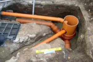 Locuinţe racordate ilegal la reţeaua publică de apă potabilă, la Alba Iulia. Proprietarii s-au ales cu dosare penale