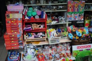 Jucării periculoase descoperite de Protecţia Consumatorilor. Amenzi de zeci de mii de lei