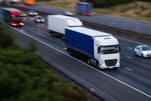 Interzis pentru TIR-uri pe unul din loturile autostrăzii Sibiu – Deva