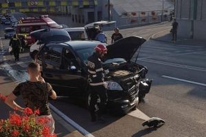 Două persoane la spital după ce un şofer a virat pe interzis, la Timişoara