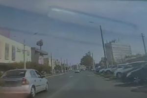 Biciclist LOVIT de un autoturism aproape de Atrium Mall! Victima este un COPIL