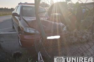 FOTO. Accident rutier la Drâmbar: patru persoane rănite şi două maşini avariate