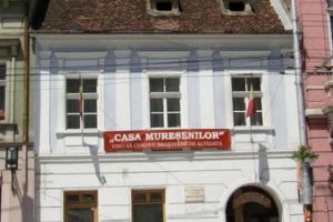 Simpozion „Mari geografi braşoveni”, la un muzeu din Braşov