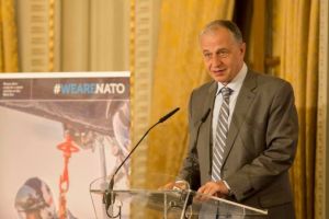 Mircea Geoana a preluat, oficial, functia de secretar general adjunct al NATO