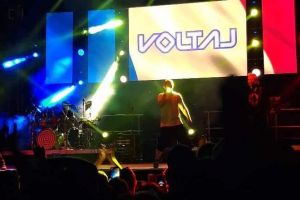 VIDEO. Sute de sătmăreni la concertul Voltaj. Spectacol aniversar