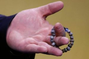 Biserica se modernizează! Au apărut mătăniile digitale pentru rugăciune conectate la internet!