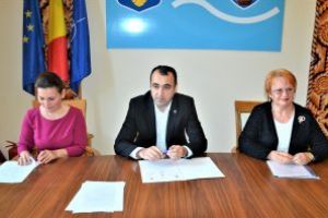 Continua proiectul de promovare a folclorului in unitatile de invatamant maramuresene