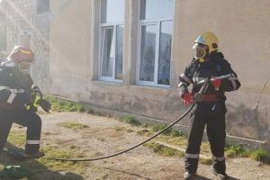 FOTO: Un nou exerciţiu ISU într-o şcoală mureşeană