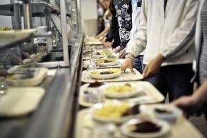 DSVSA Satu Mare a luat la puricat cantinele şcolare. Inspectorii au aplicat mai multe sancţiuni