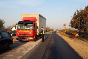 FOTO. Atenţie la tren! Poliţiştii sătmăreni, cu ochii pe trecerile de cale ferată