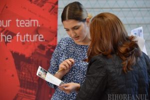 Bursa locurilor de muncă în Oradea. Sute de absolvenţi au trecut pe la Universitate ca să-şi caute o slujbă (FOTO / VIDEO)