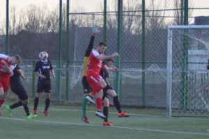 Multe dueluri între vecini în Liga IV