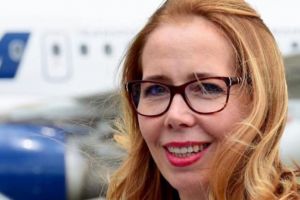 Un nou scandal politic: Şefa TAROM a fost demisă şi susţine că Ministrul Tansporturilor i-a cerut să ţină avioanele la sol în ziua moţiunii
