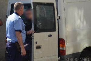 Un orădean şi-a terorizat timp de 6 luni amicul care i-a refuzat un împrumut, i-a luat 5.000 euro, iar apoi i-a mai cerut încă 15.000 de euro ca să nu-l omoare