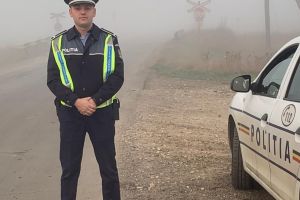FOTO! Amplă acţiune a poliţiştilor botoşăneni în zona trecerilor la nivel cu calea ferată. Zeci de maşini trase pe dreapta