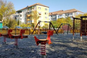 Primăria Sibiu a amenajat un nou loc de joacă pe Aleea Șelimbăr