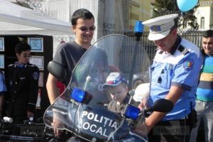 Teatru şi concerte la Ziua Serviciilor Publice, în Piaţa Unirii, cu Poliţia Locală, Colterm, Aquatim