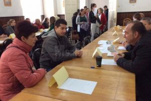Aproape 150 de tineri au participat la Bursa locurilor de muncă pentru absolvenţi