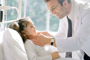 Copiii şi persoanele aflate în condiţii de vulnerabilitate fără CNP au acces gratuit la serviciile de sănătate