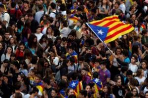 Peste o jumatate de milion de oameni au protestat la Barcelona impotriva condamnarilor primite de liderii separatisti