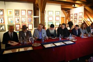 Sute de caricaturişti, din 70 de ţări, la Bastion, în Timişoara. Invitaţii fac caricaturi la faţa locului