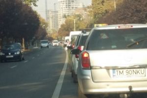 Perdea de ceaţă cu aspect de fum deasupra Timişoarei. Comisarii Gărzii de Mediu, în alertă