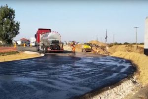 VIDEO. Se toarnă asfalt pe Centura Sătmarului. Imagini cu stadiul lucrărilor