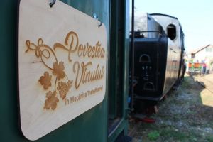 În Gara Teaca, s-a spus Povestea Vinului în Mocăniţa Transilvaniei (FOTO)