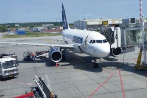 Scandalul TAROM: Una dintre cursele pe care ministrul Transporturilor a vrut să le ţină la sol în ziua moţiunii de cenzură a fost din Oradea!