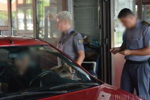 Doi criminali eliberaţi condiţionat au vrut să fugă din ţară prin vama Borş, dar au ajuns în arest