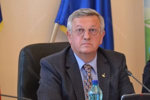 În războiul Staţiunii Pomicole, Ovidiu Creţu contraatacă: Pentru rudele directorului Platon s-a găsit pământ