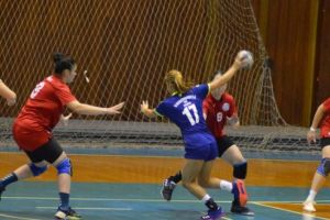 Handbalistele pierd la Oradea şi cedează primul loc