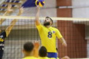 Nici în prima deplasare nu a fost cu noroc. Voleibaliştii de la UVT, înfrângere în Maramureş