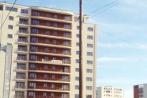 Bloc fantomă scos la licitaţie în Piteşti. Cât ar costa imobilul