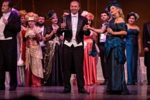 Baritonul Iulian Bratu de la TNOB, laureate la  “Crizantema de Aur 2019   