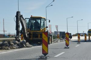 Trafic îngreunat, de luni, pe centura Oradea: Şantierul pasajului suprateran îngustează la o bandă şoseaua în zona străzii Universităţii