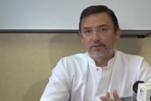 Un renumit chirurg târgmureşean, candidat la fotoliul de Ministru al Sănătăţii, îşi completează veniturile din afaceri cu Statul