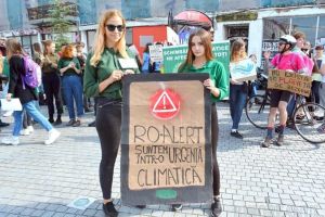 S-au trezit tinerii! Cine sunt fetele din Oradea care au mobilizat locuitorii la protestele ecologiste