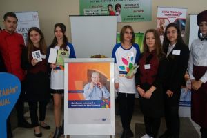 Sfatul organizatorilor celei de-a treia editii a Targului Știu sa-mi aleg meseria“: Elevii risca sa piarda opt ani din viata fara a sti sa faca ceva versus o meserie dupa doar trei ani (galerie foto+video)   