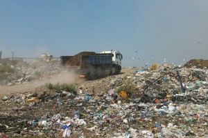 Criza GUNOIULUI se adânceşte! Primarul din Zăbrani trezeşte ADI Deşeuri