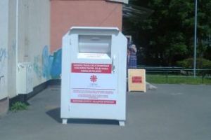 Sute de kilograme de îmbrăcăminte şi încălţăminte, depuse lunar, de către covăsneni, în containerele „Caritas”