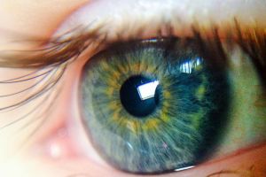 Poţi trăi toată viaţa cu sau fără ochelari, alegerea e a ta