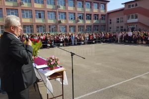 Aproape 1400 de burse şcolare vor fi acordate de Primăria Suceava elevilor suceveni