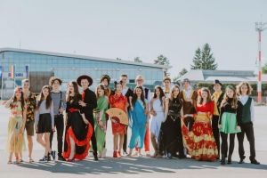 Spectacol inedit în jurul lumii, la Balul Bobocilor de la Colegiul Naţional “Mihai ...