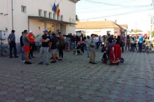Părinţi din Săcălaz adună semnături împotriva demiterii directorului şcolii din comună